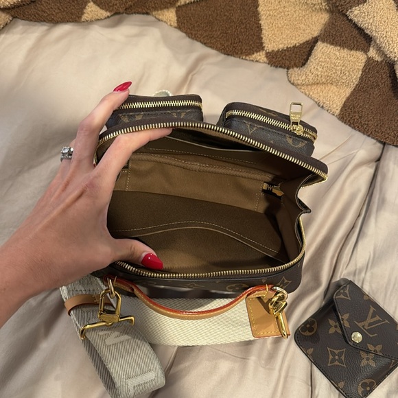 Louis Vuitton Utility Crossbody bag - Picture 6 of 8